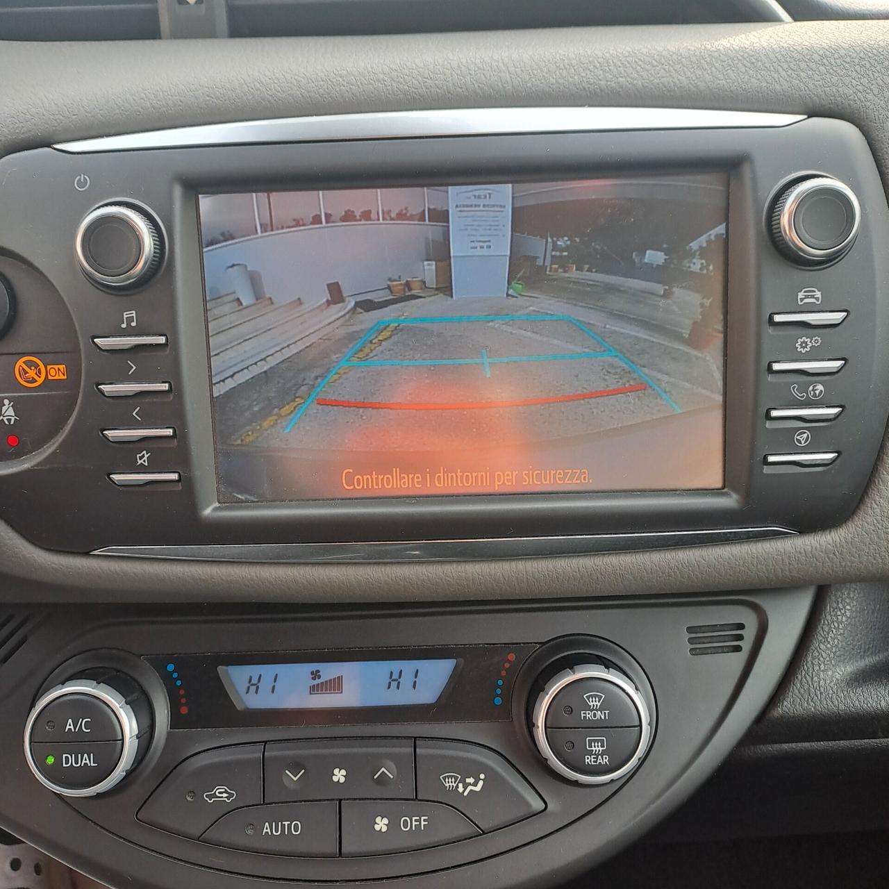 Toyota Yaris 1.5 Hybrid 73cv Business