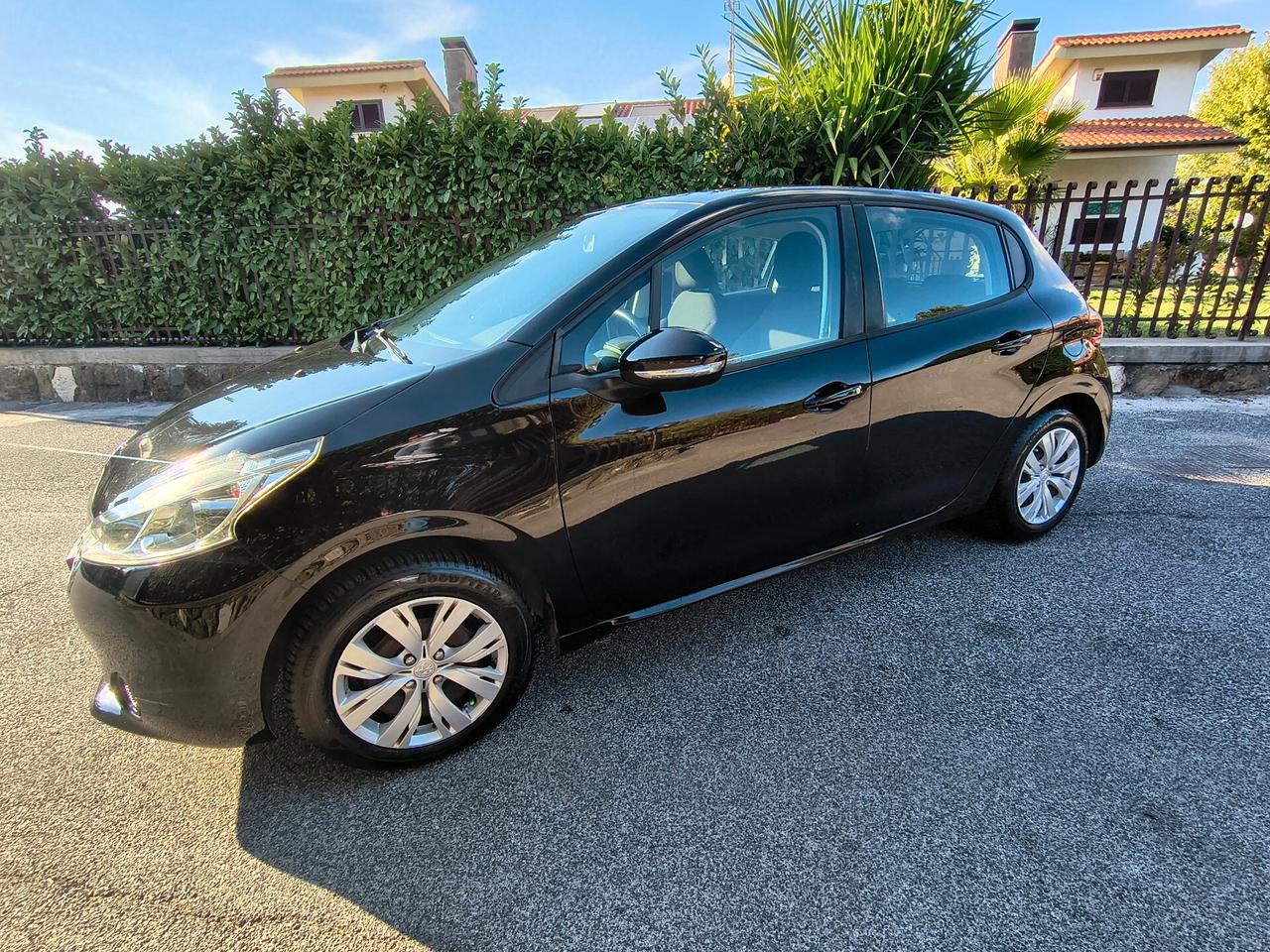 Peugeot 208 1.4 HDi 68 CV 5 porte Access