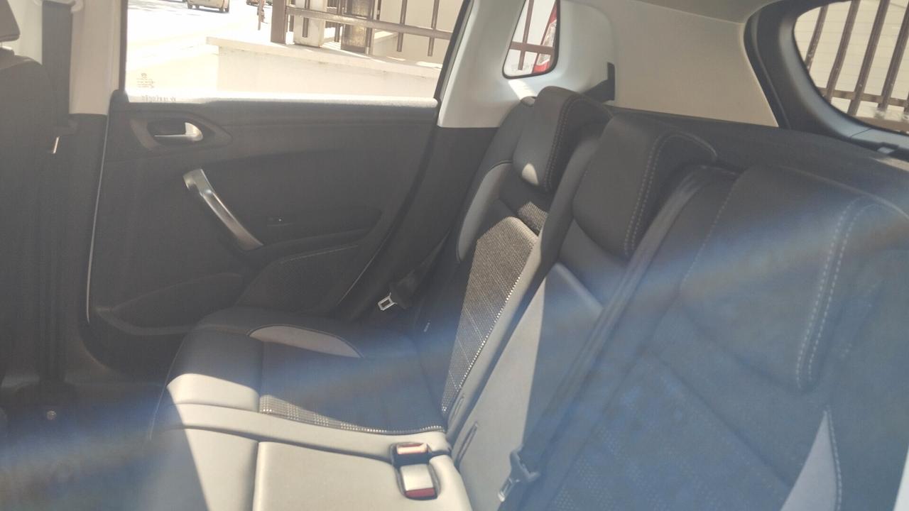 PEUGEOT 2008 1.5 DIESEL-AUTO-NAVI