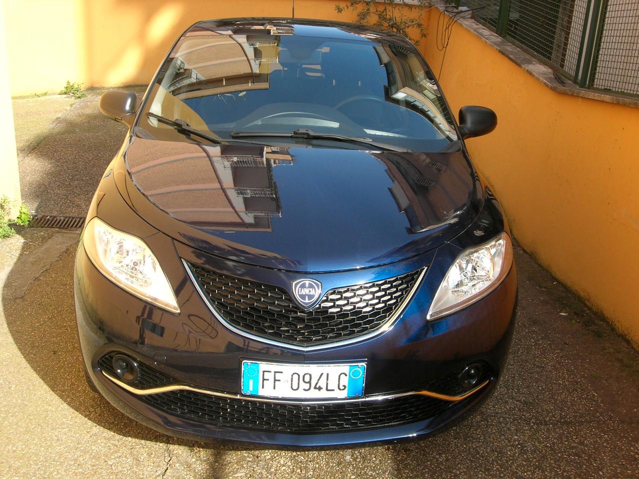 Lancia Ypsilon 1.2 69 CV 5 porte Silver