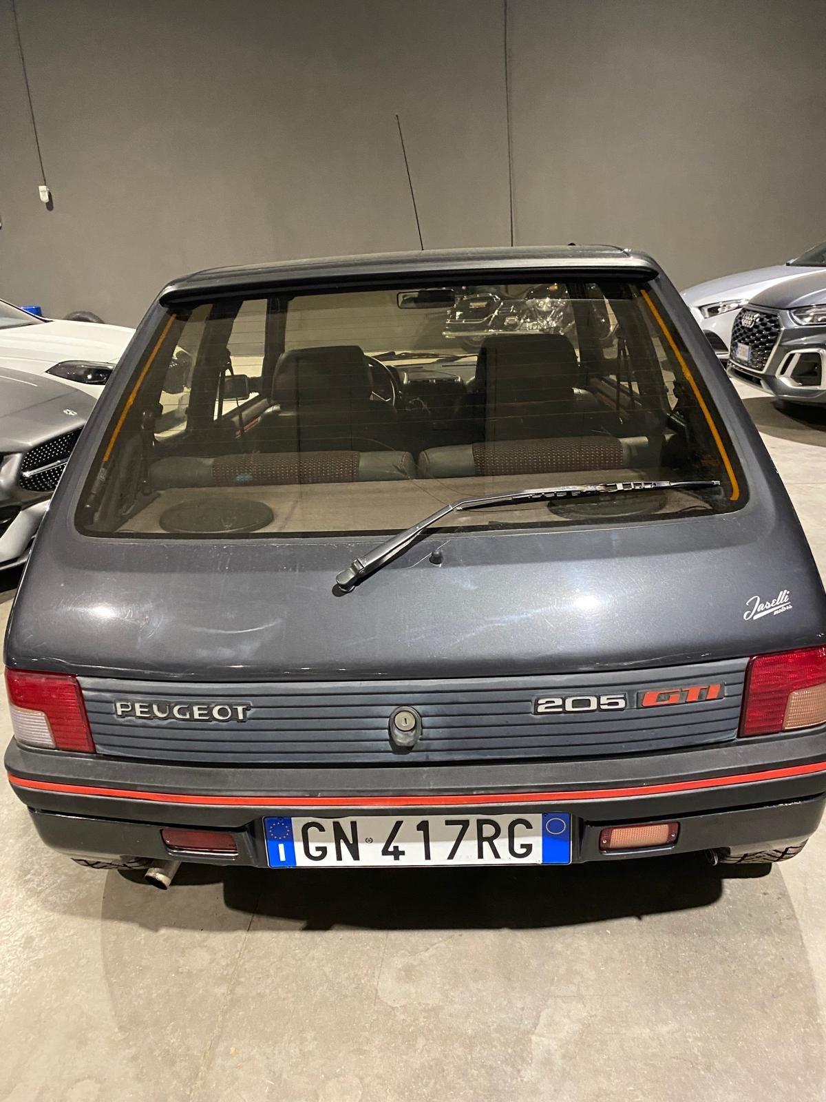 Peugeot 205 1.9 3 porte GTI da amatori.