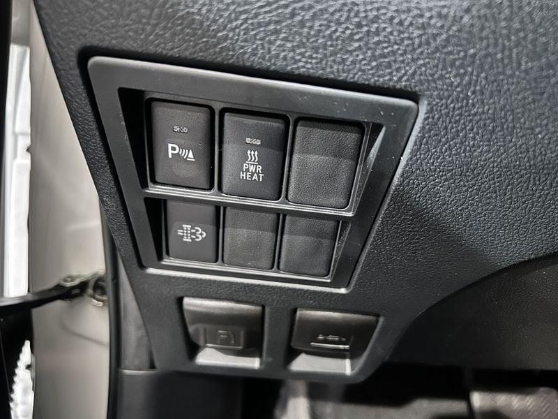 Toyota Hilux Hilux 2.8 D A/T 4WD 4 porte Double Cab Invincible + COPERTURA HARD TOP