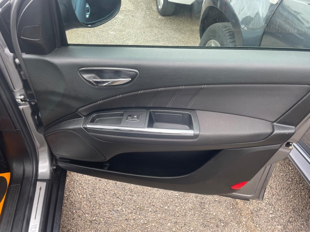 LANCIA DELTA 1.6 DIESEL 120 (CV) 2010