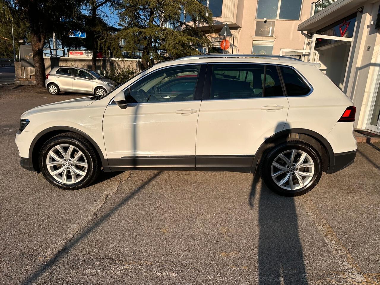 Volkswagen Tiguan 2.0 TDI SCR 4MOTION - VIRTUAL / NAVI / ALCANTARA / R18
