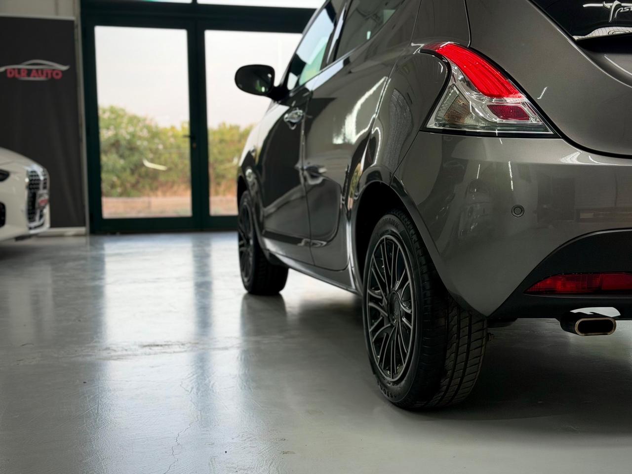 Lancia Ypsilon 1.0 FireFly 5 porte S&S Hybrid Gold