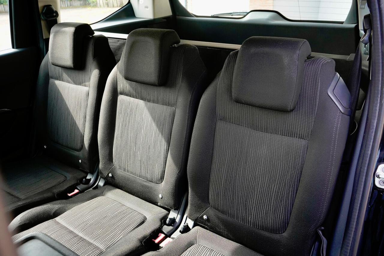 Peugeot 5008 1.6 HDi 110CV Féline