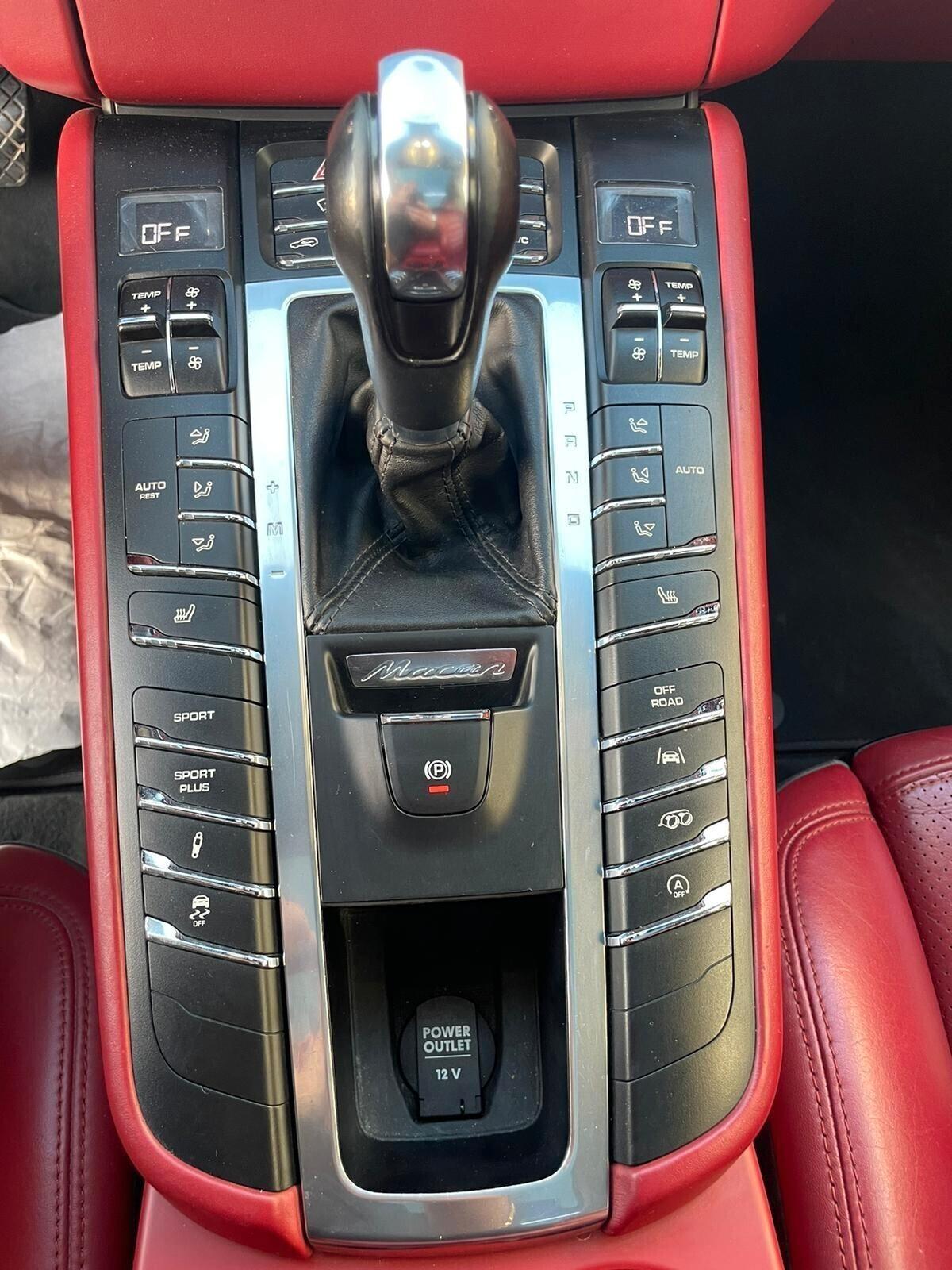 Porsche Macan 3.0 S Diesel , ALL. TURBO, INTERNI ROSSI, TETTO, FULL FULL