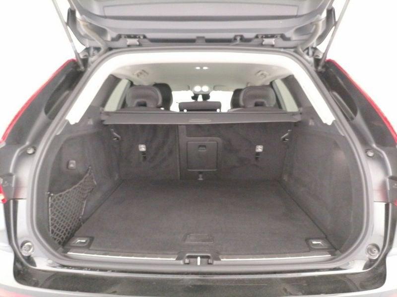 Volvo XC60 2.0 b4 Momentum auto