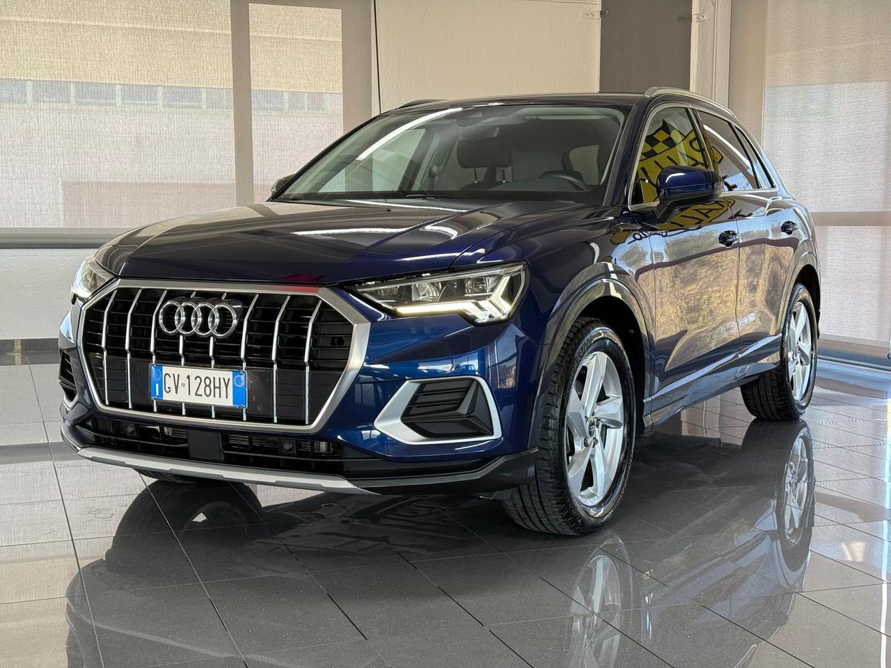 Audi Q3 Identity Black 2.0 35 TDI #8438