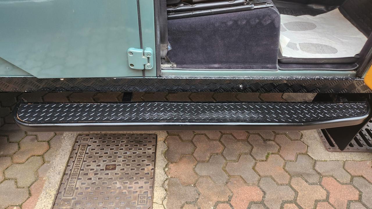 Land Rover Defender 110 2.2 TD4 Station Wagon N1
