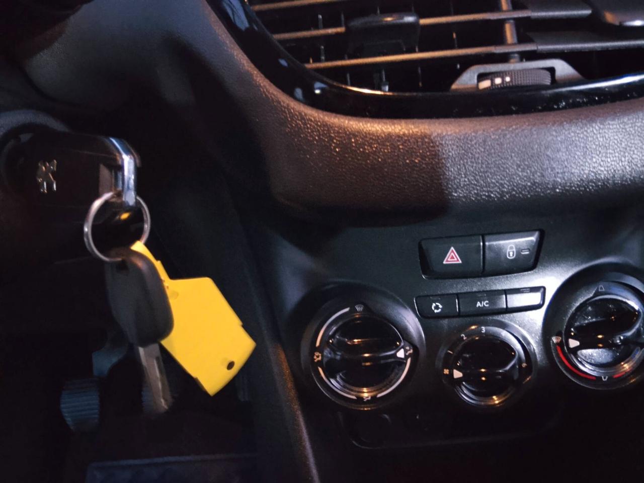 Peugeot 208 anche SENZA BUSTA PAGA