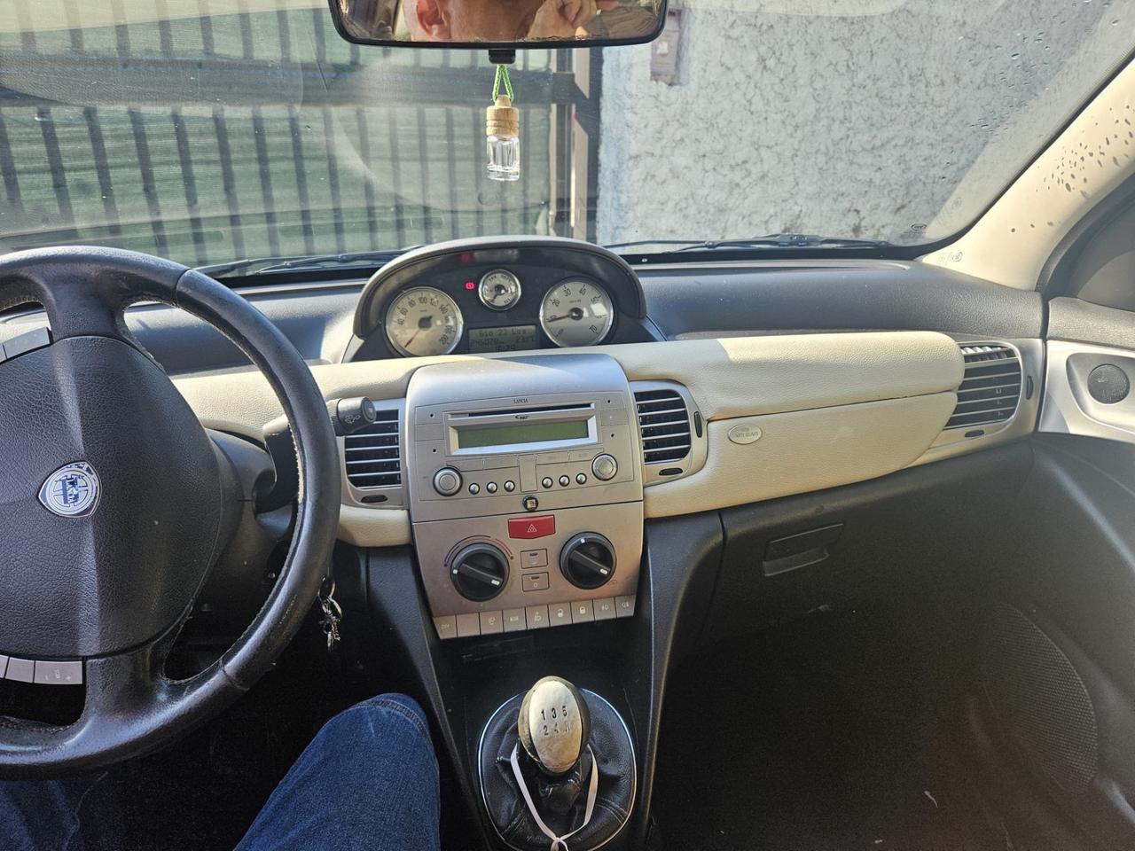 Lancia Ypsilon 1.3 MJT 75 CV Platino