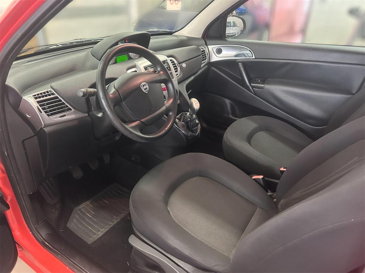 Lancia Ypsilon 1.2 69 CV Unyca