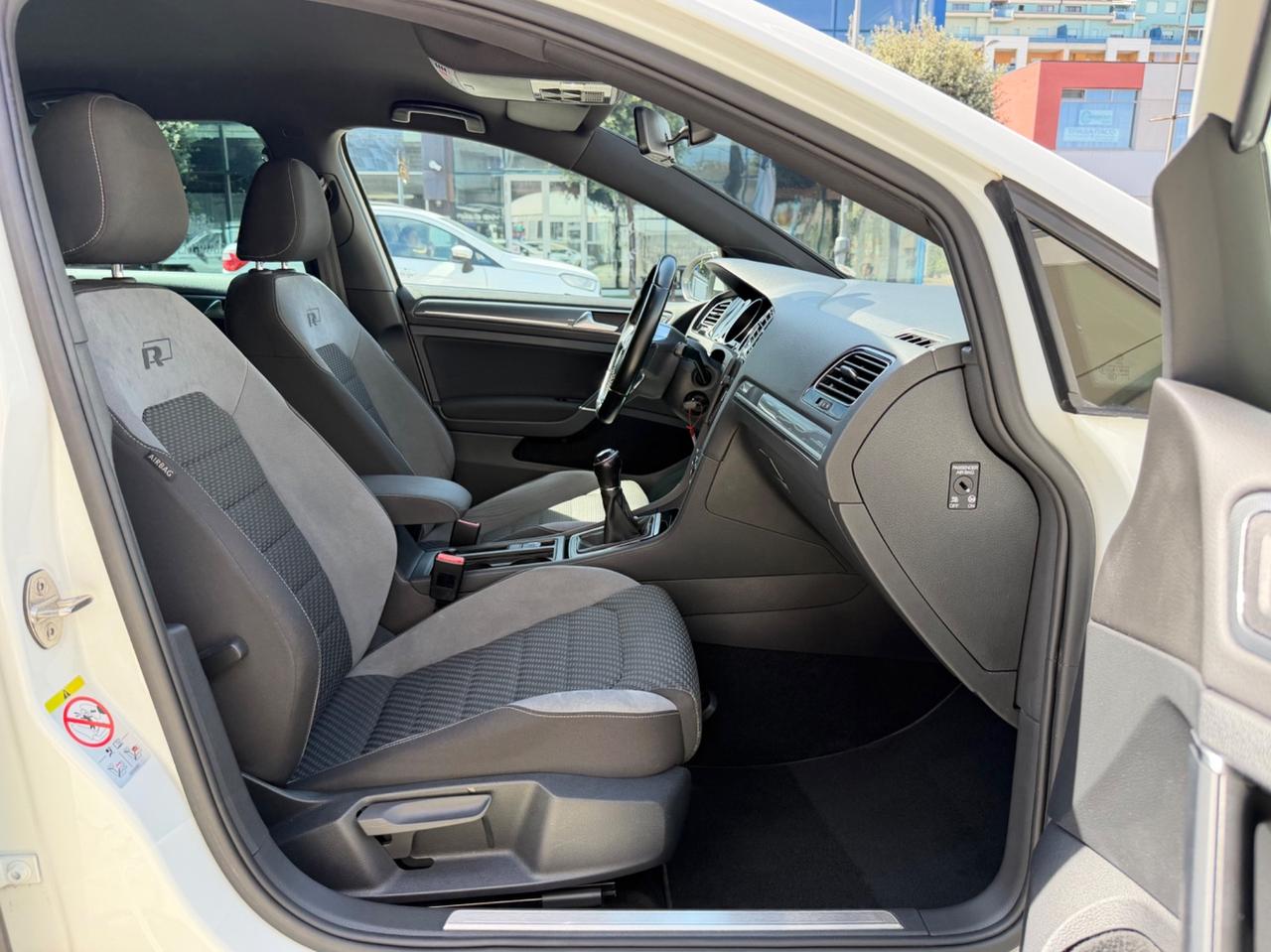 Volkswagen Golf 1.6 TDI R-Line - GARANZIA