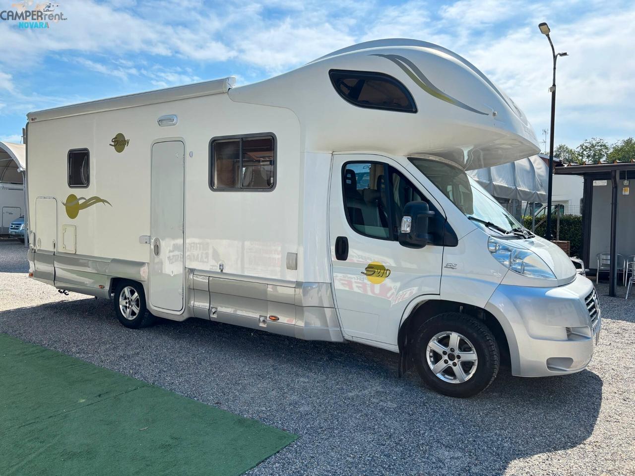 GIOTTILINE SUNNY S 210 - mansardato con doppia Dinette e letti a castello in coda