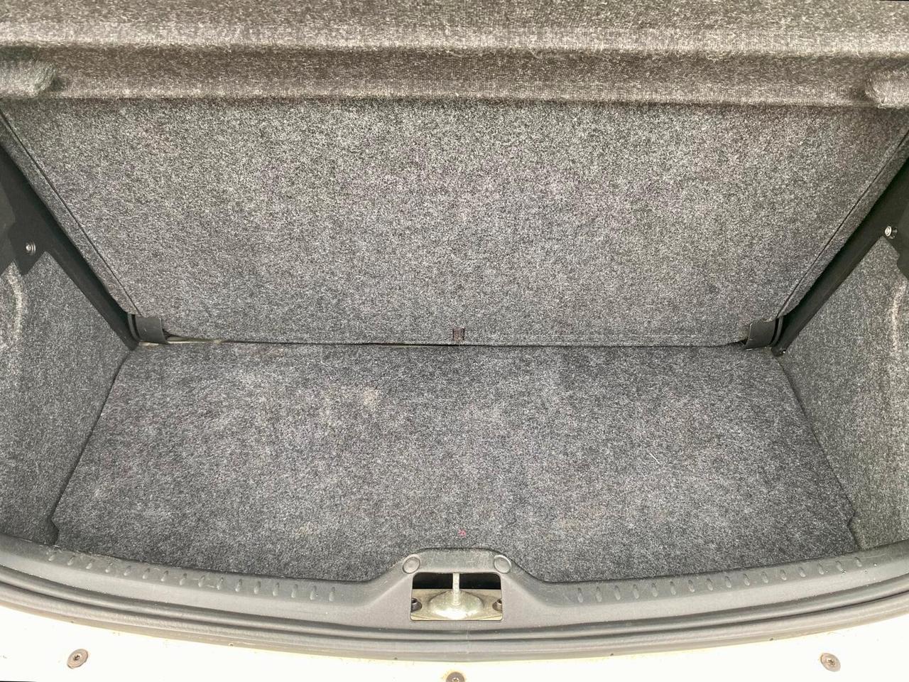 Lancia Ypsilon 1.3 MJT 75 cv. Unyca