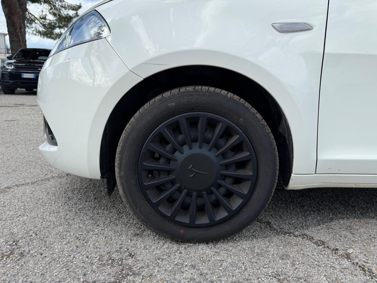 Lancia Ypsilon 1.0 FireFly 5 porte S&S Hybrid Ecochic Silver