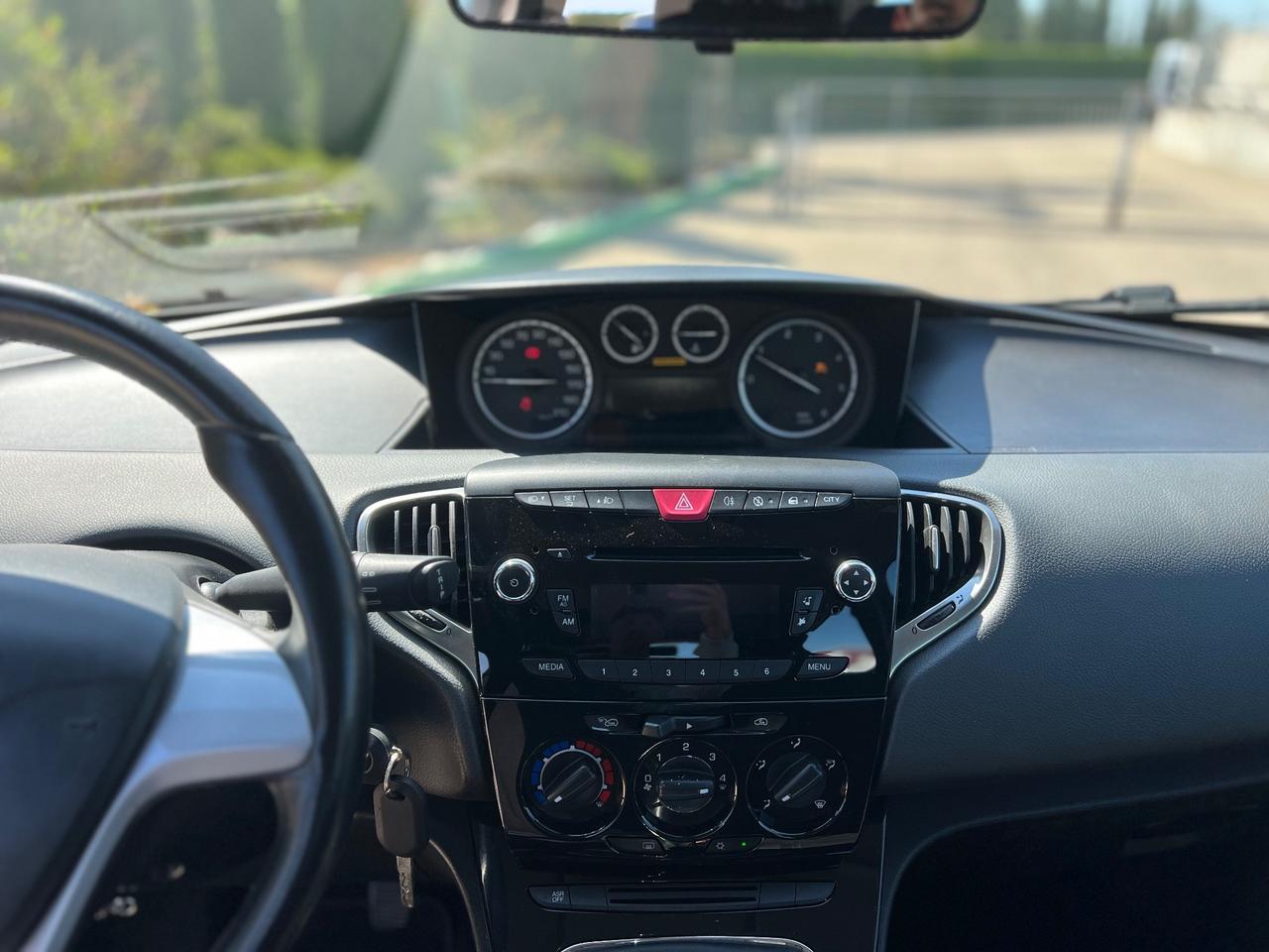 Lancia Ypsilon 1.3 MJT 95 CV 5p NEOPA Platinum
