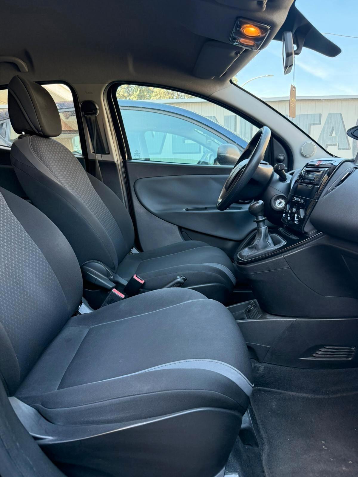 Lancia Ypsilon 1.2 69 CV 5 porte Platinum