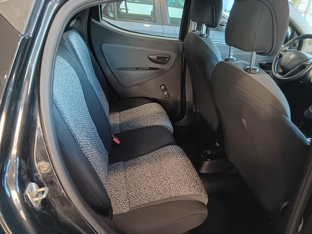 Lancia Ypsilon Hybrid Silver 1.0 (70 cv)