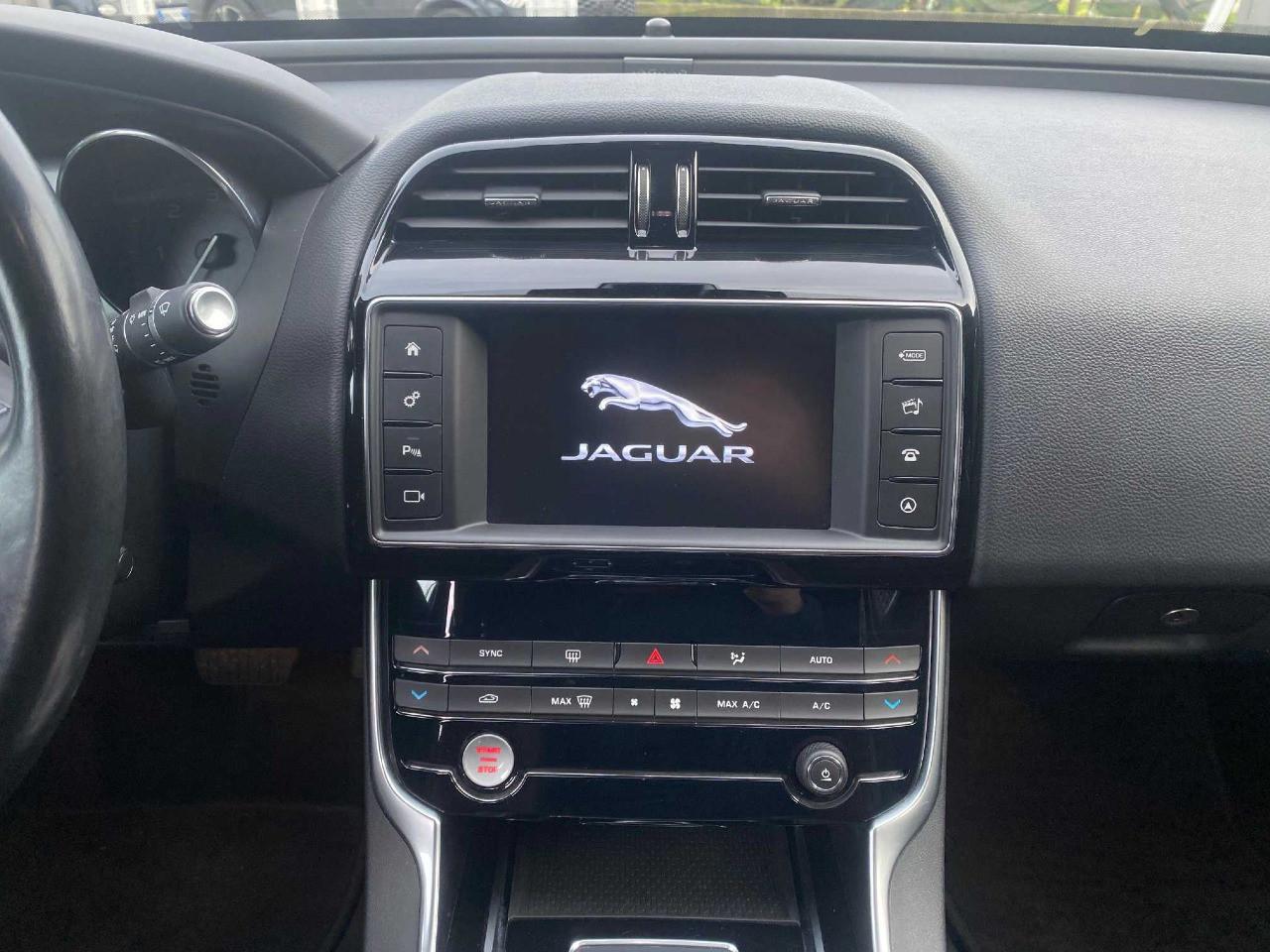 JAGUAR XE Berlina 2.0d Portfolio 180cv auto