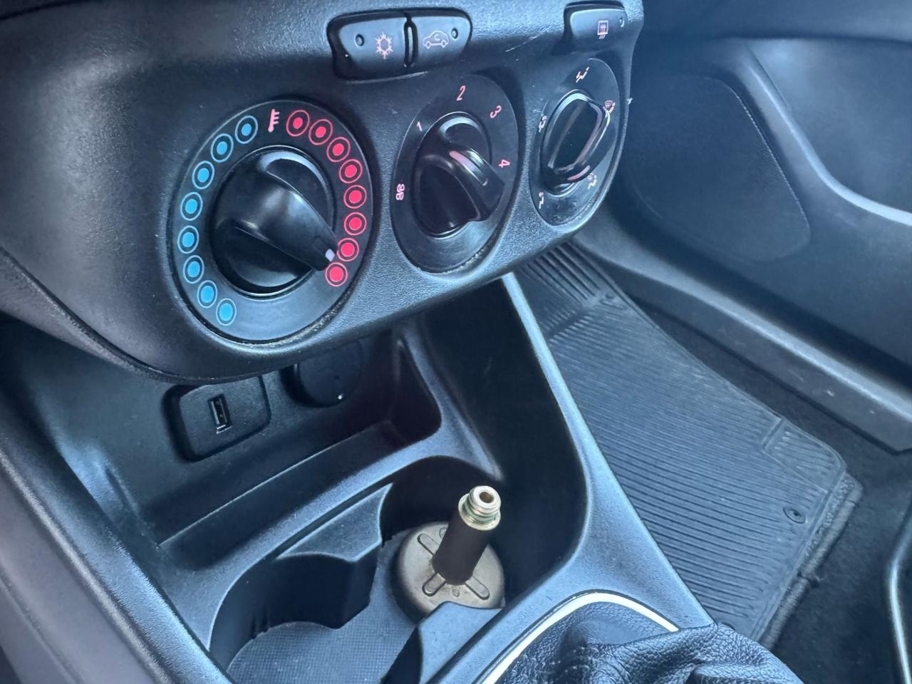 Opel Corsa 1.4 benzina/ GPL