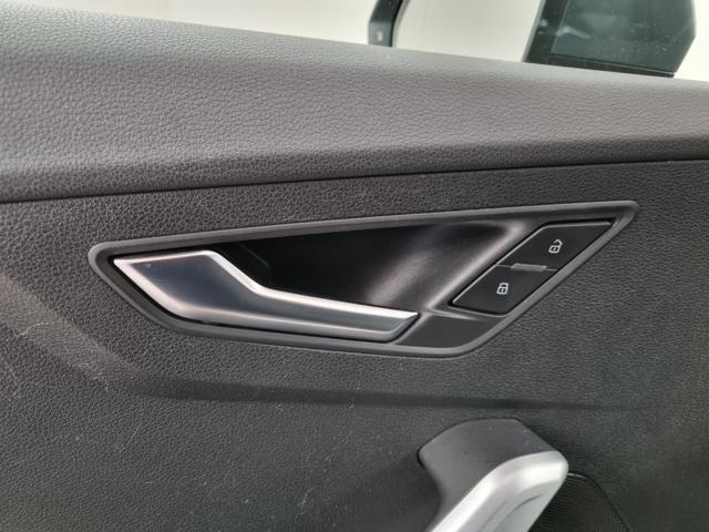 AUDI Q2 35 TFSI S tronic Identity Black