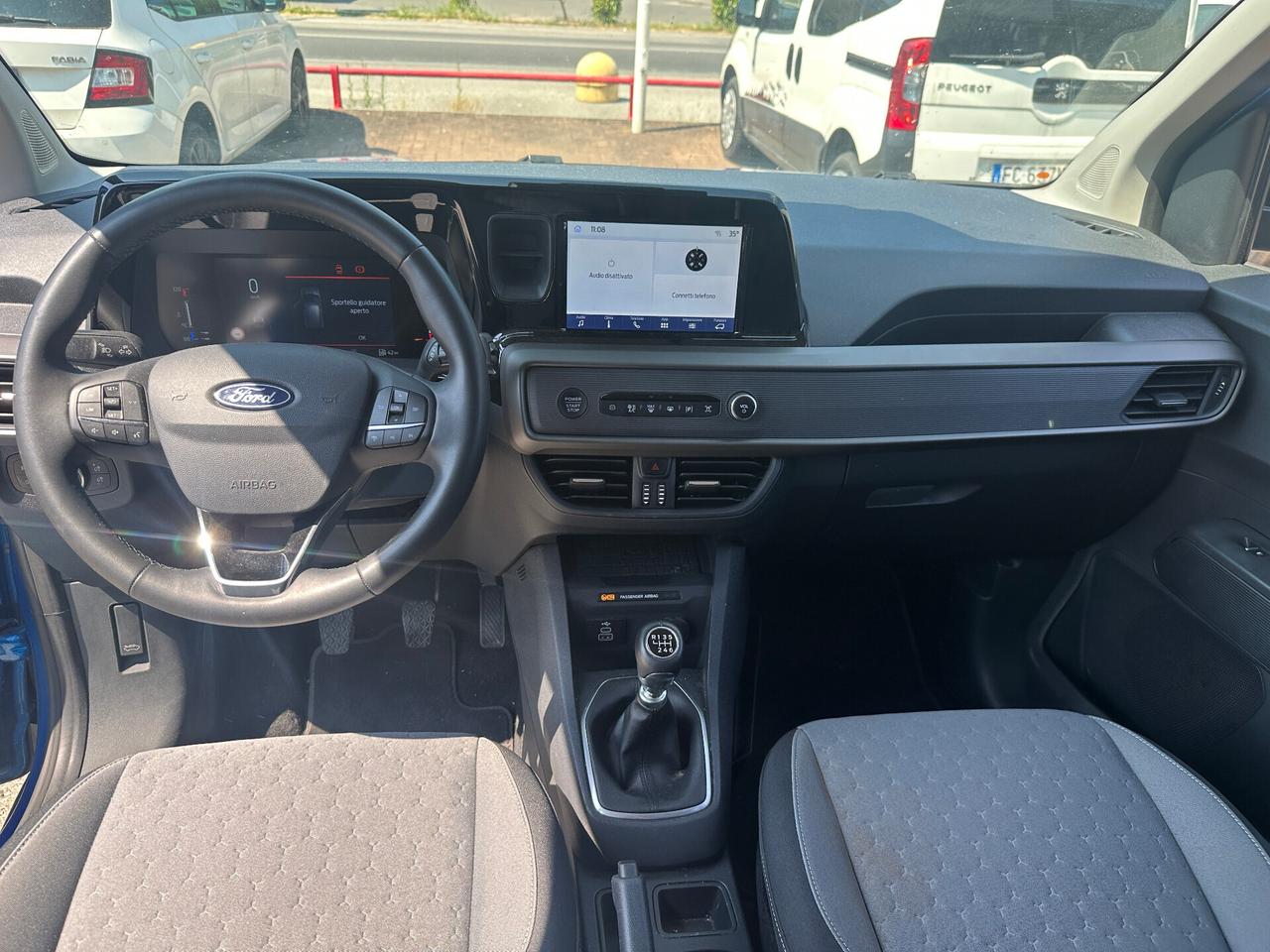 Ford Tourneo Courier 1.0 EcoBoost Titanium