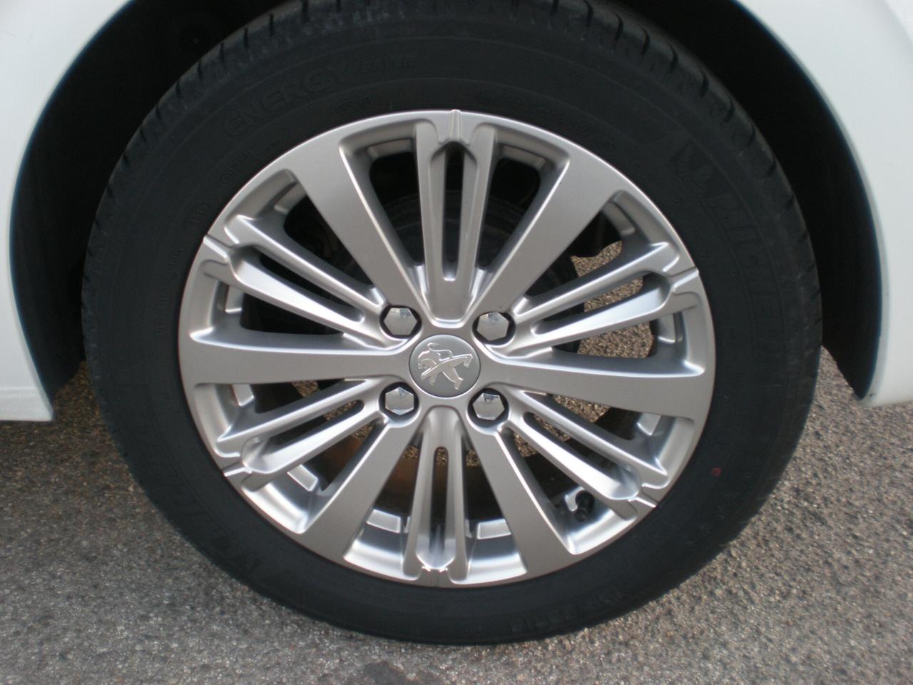 Peugeot 208 1.6 td restyling, bella