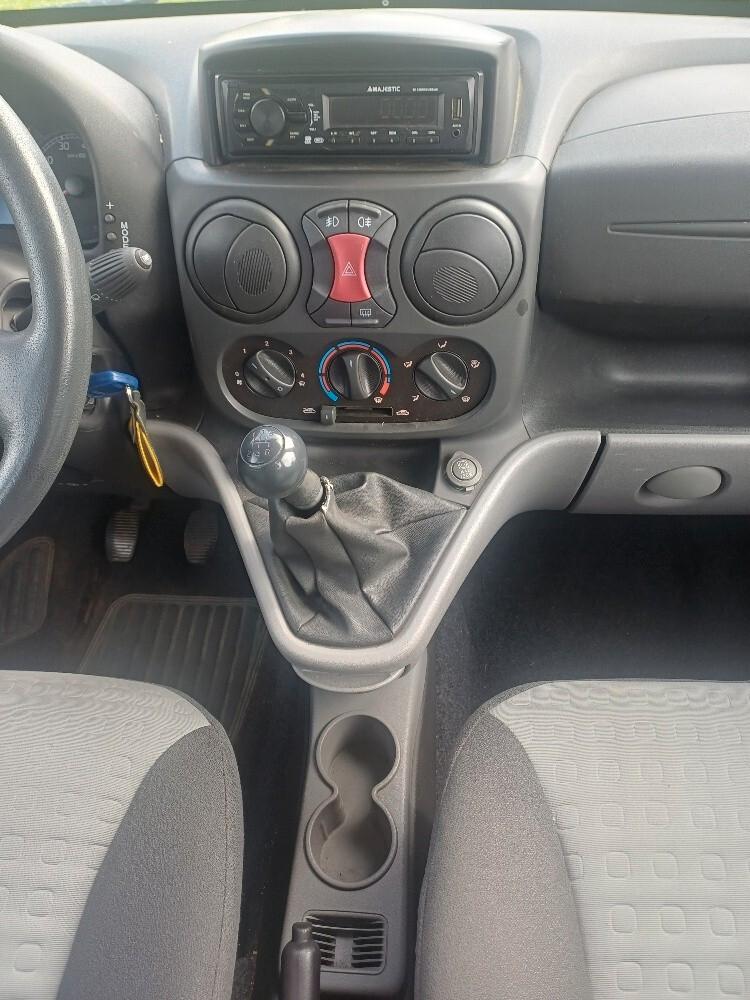 Fiat Doblò 1.9 MJT 120 CV con pedana per disabili