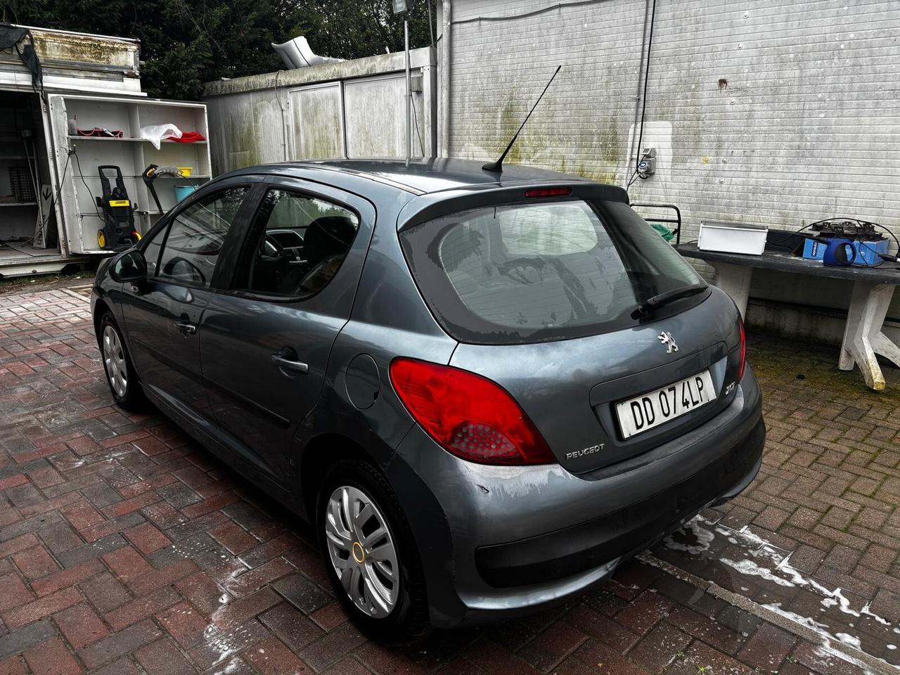 Peugeot 207 1.4 HDi 70CV 5p. ONE Line IDONEA PER NEOPATENTATI PERMUTABILE