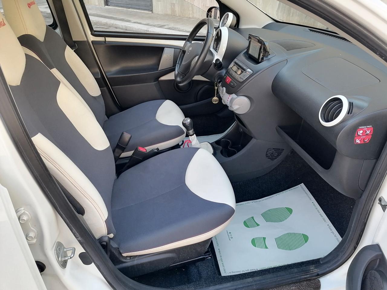 Peugeot 107 1.0 68CV 5p. Superga *SOLO 80.000 KM* 2012