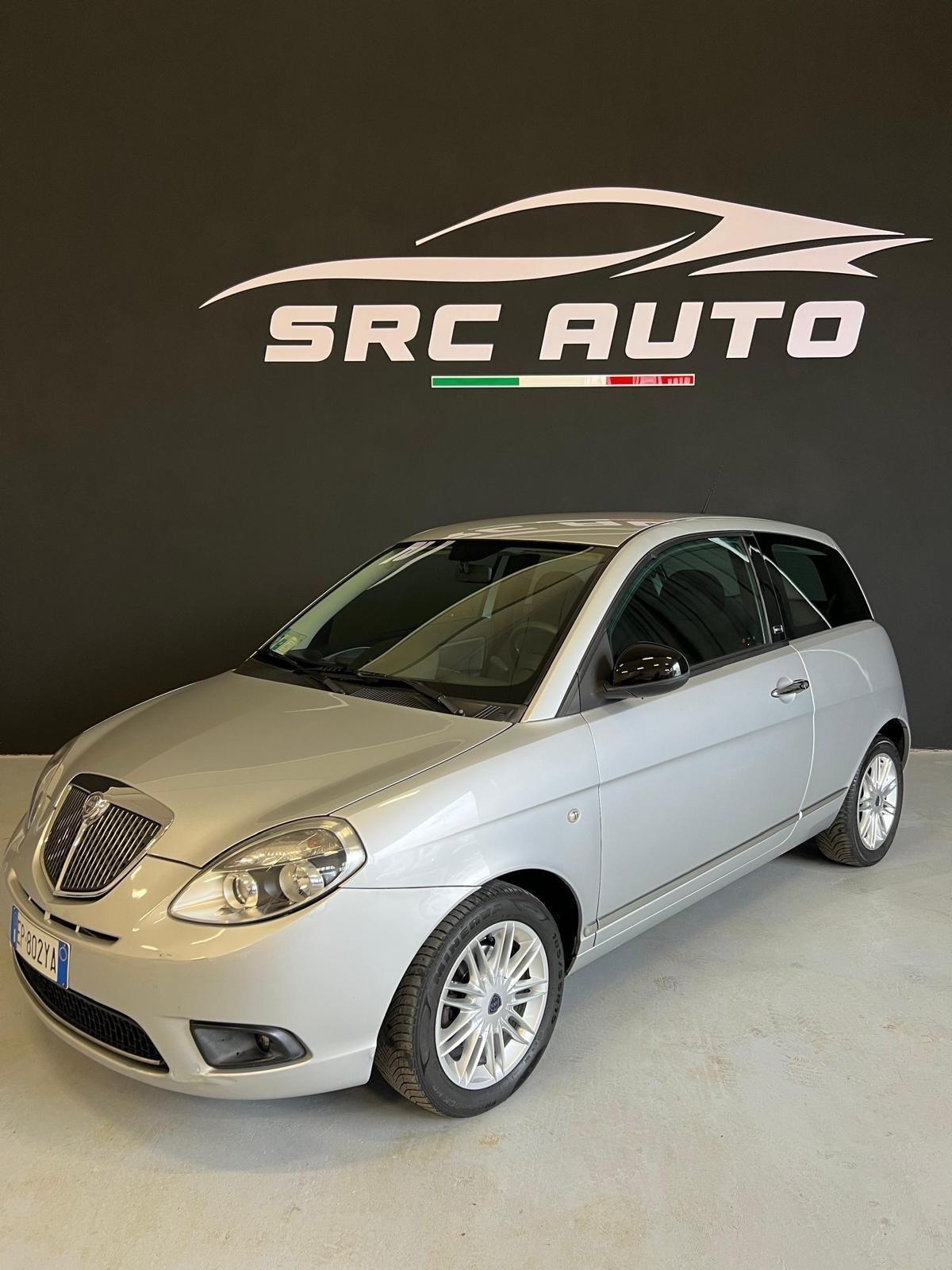 Lancia Ypsilon 1.3 MJT 75 CV Unyca