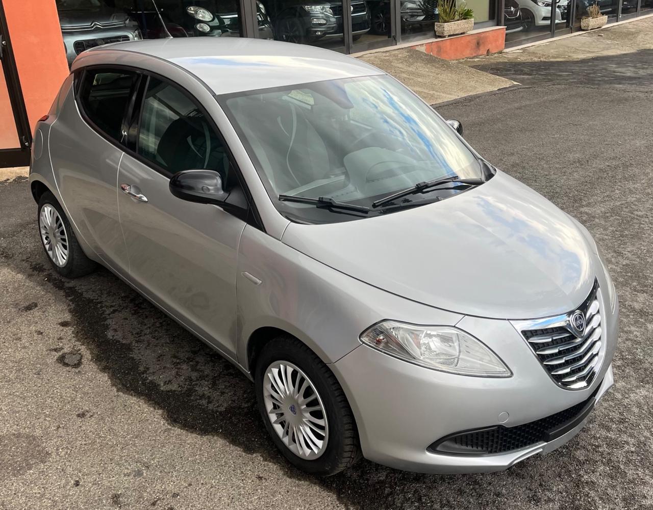 Lancia Ypsilon 1.2 69 CV5porte Silver-soloKm47500-
