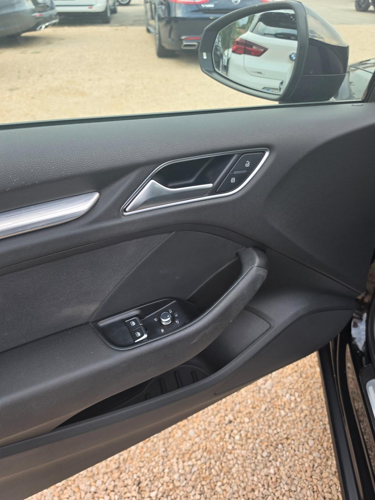 Audi A3 1.6 TDI S tronic Business neopatentati automatico