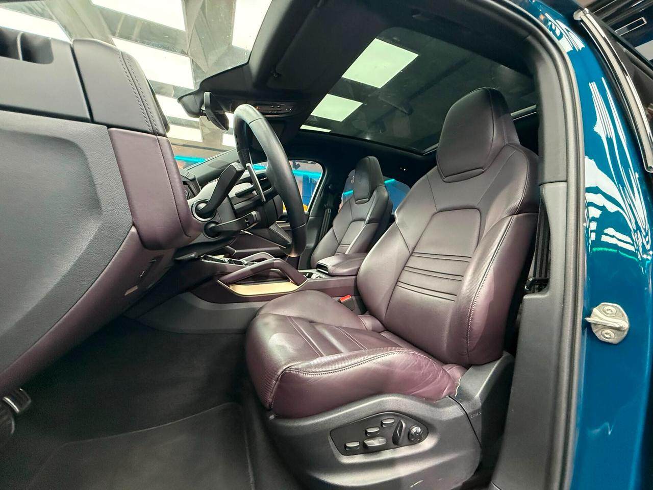 Porsche Cayenne COUPE 3.0 V6 E-HYBRID (445)