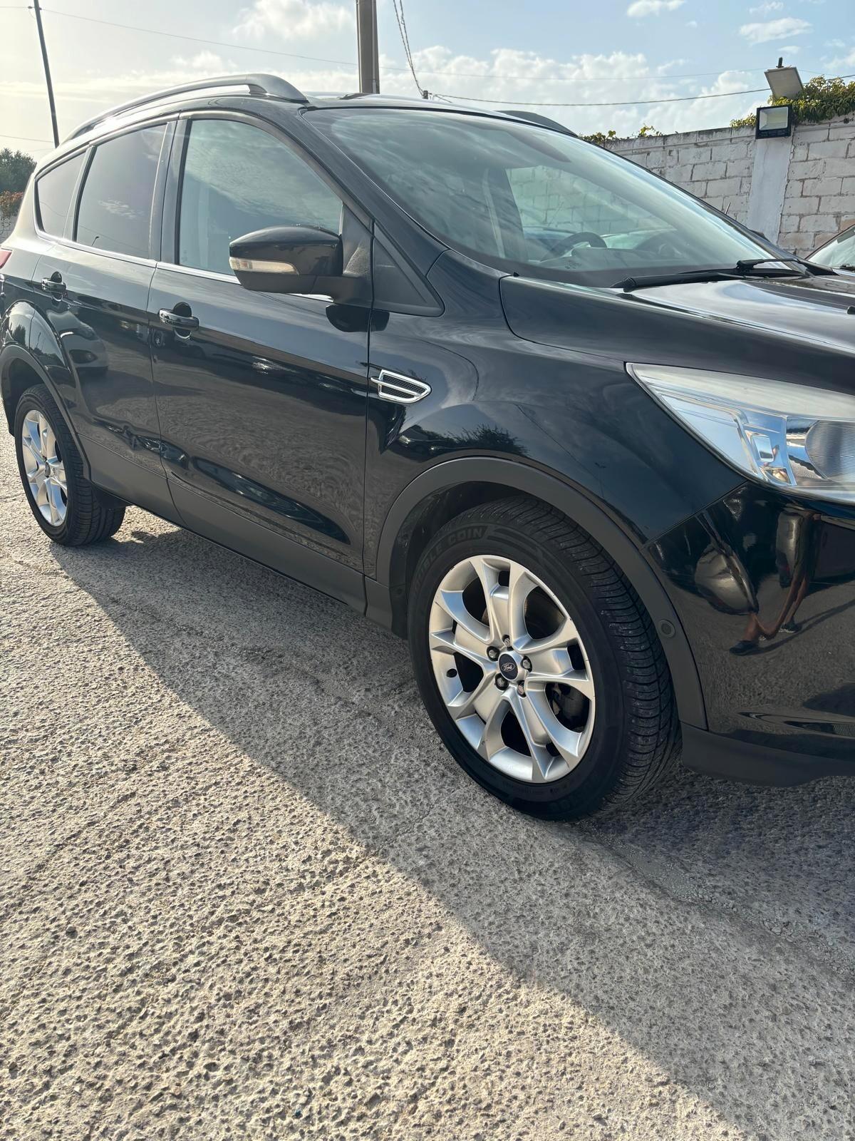 Ford Kuga 2.0 TDCI 140 CV 4WD Powershift Titanium