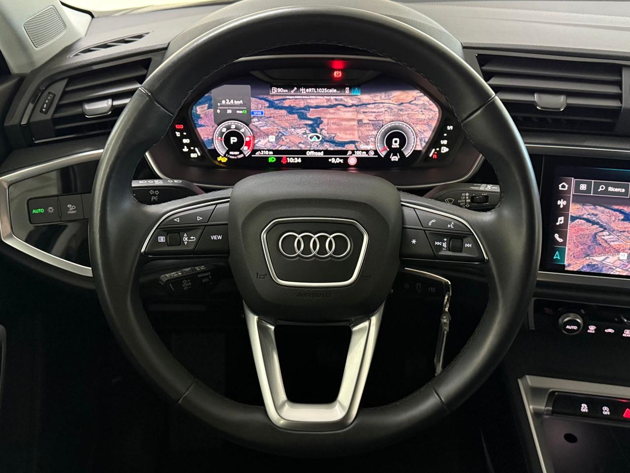 Audi Q3 Identity Black 2.0 35 TDI #8438