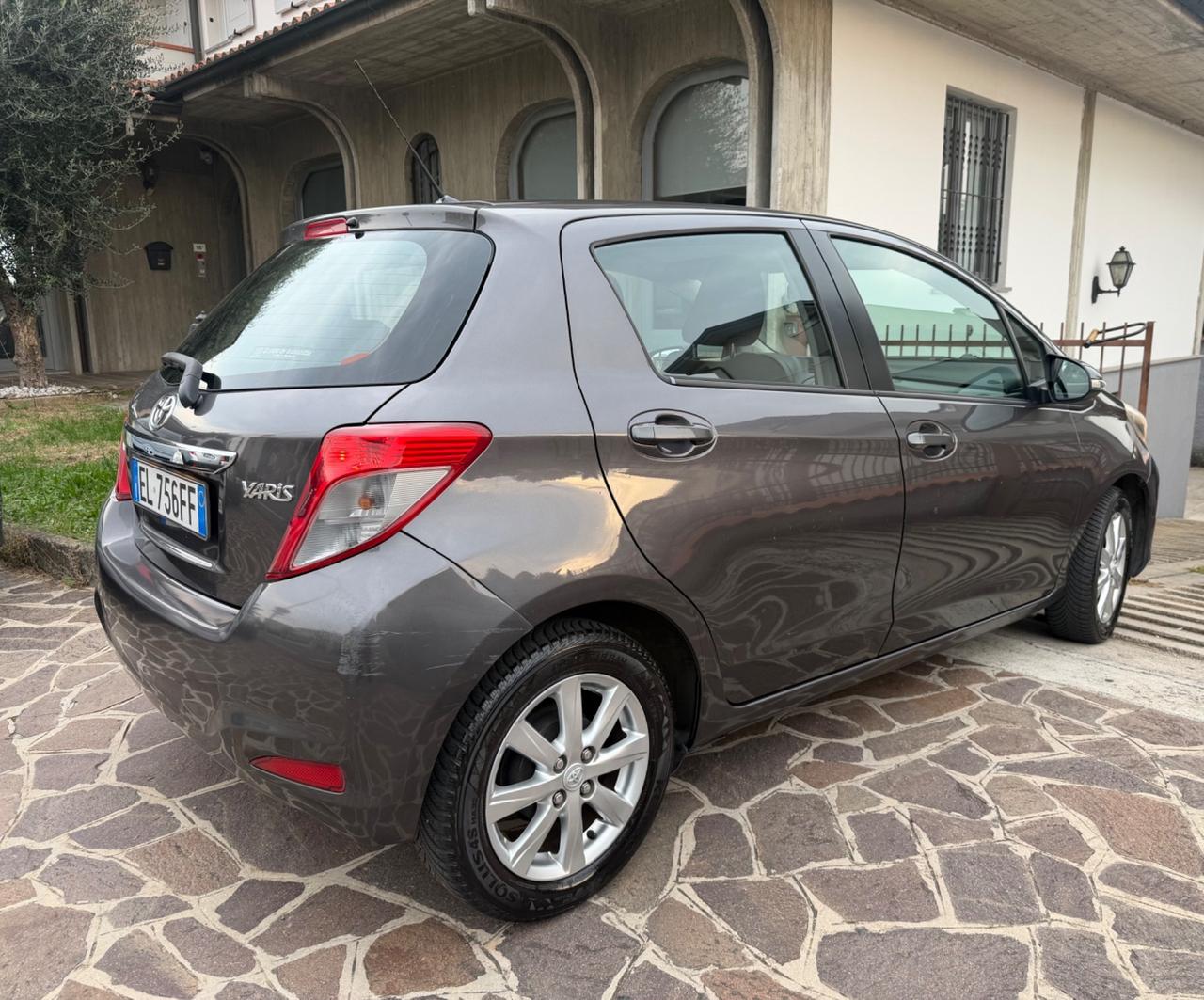 Toyota Yaris 1.3 3 porte Lounge CVT Stop & Start