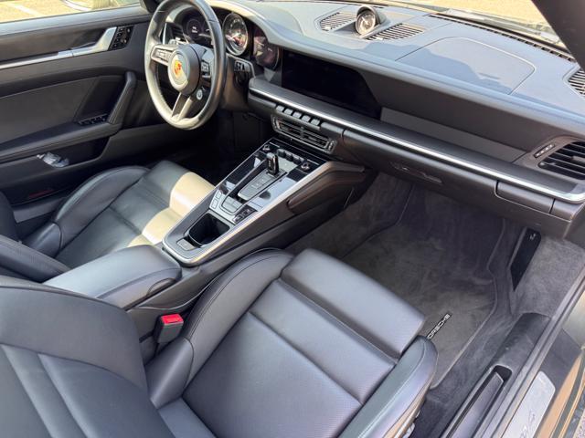 PORSCHE 992 Carrera 4 Cabriolet AVENTURINE MET.