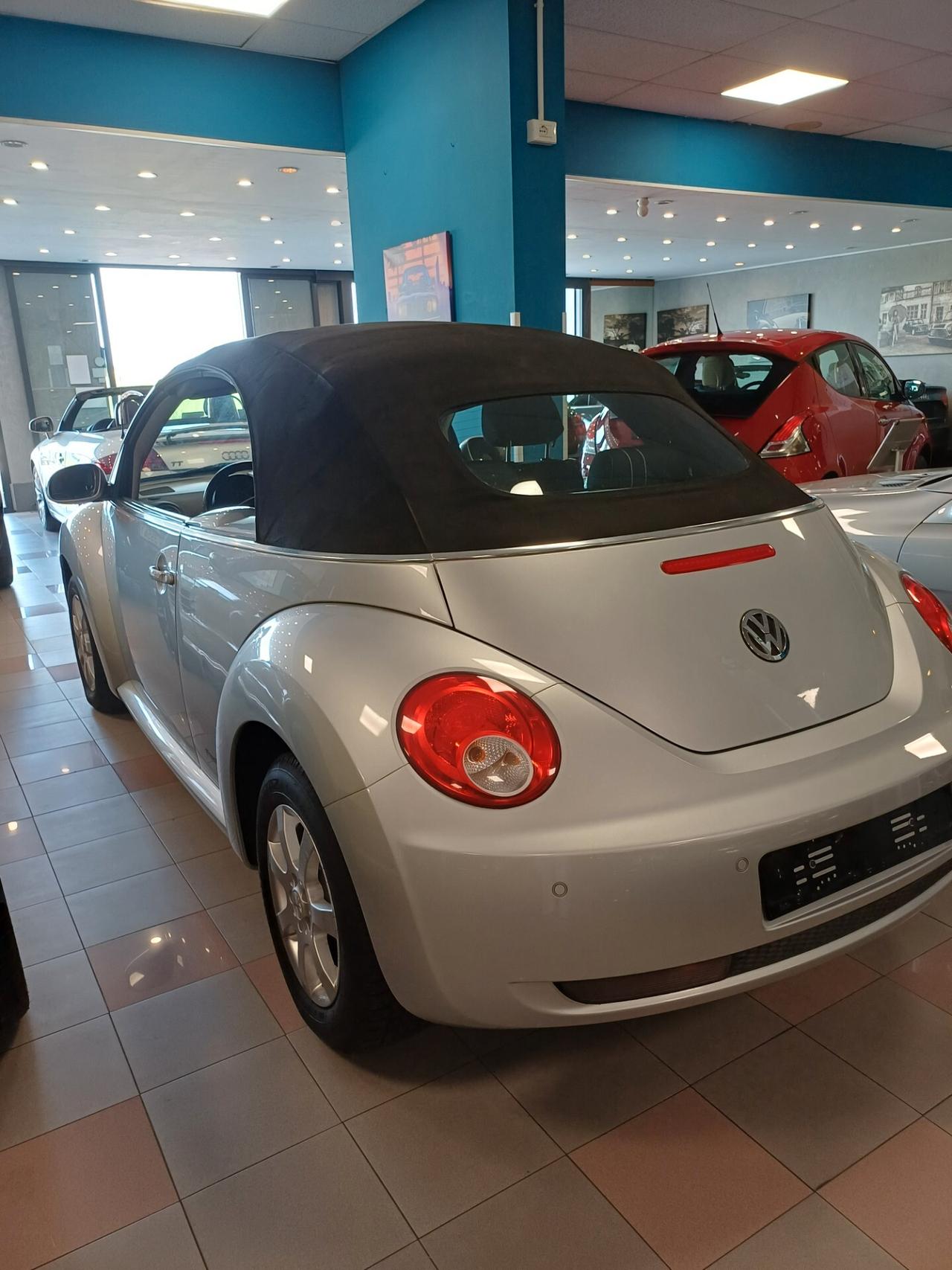 Volkswagen New Beetle 1.6 Cabrio NEOPATENTATI