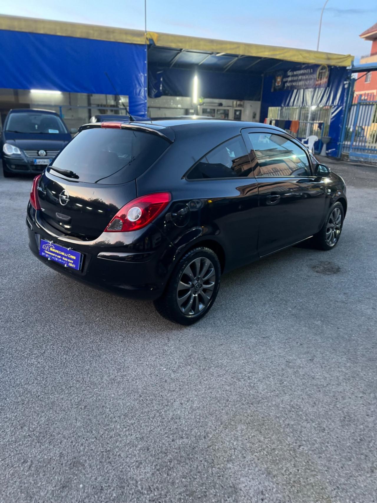 Opel Corsa 1.2 3 porte Club