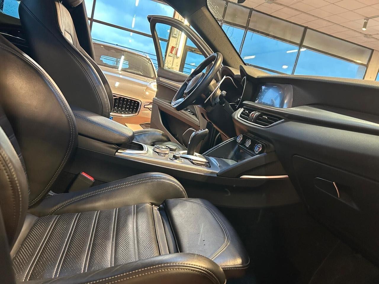 Alfa Romeo Stelvio VELOCE 2.2 Turbodiesel AT8 Q4 SPOTICAR