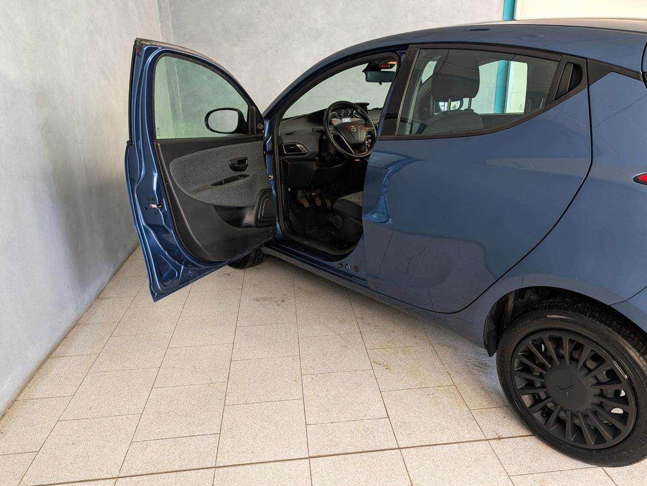 Lancia Ypsilon 1.0 Hybrid 70cv Silver