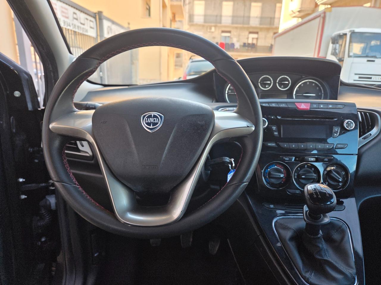 LANCIA YPSILON 1.2 BENZINA 70 CV GPL KM 99000 CERTIFICATI