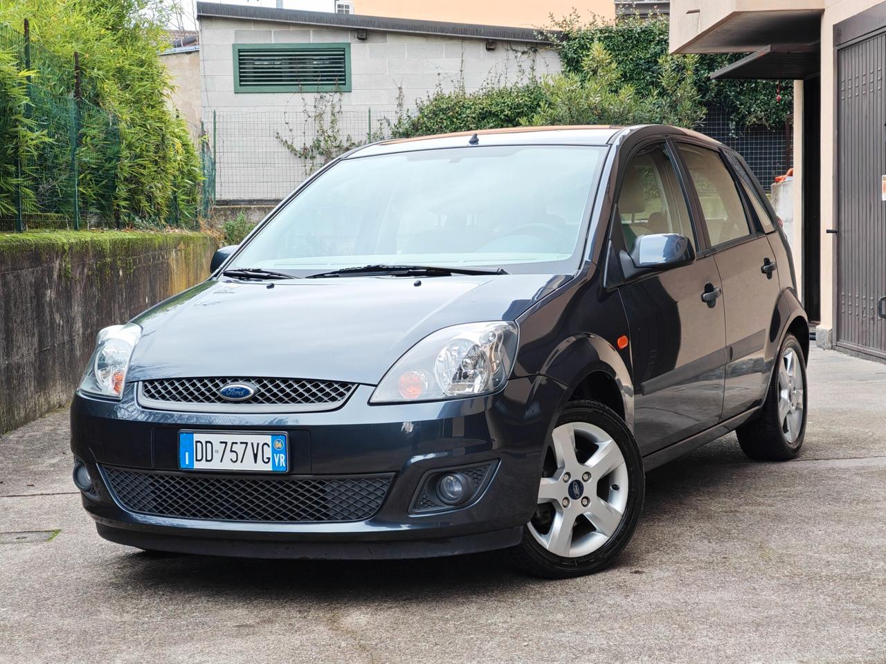 Ford Fiesta 1.2 BENZINA 75cv / 38.100km / Unipro