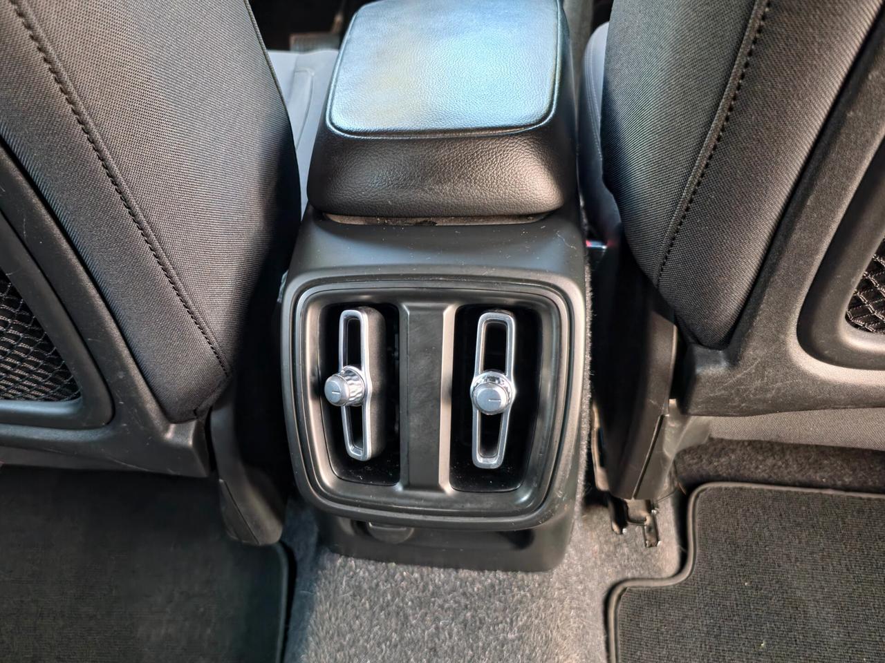 Volvo XC40 D3 Geartronic R-design CV-150 E6 Automatica NEO 2020