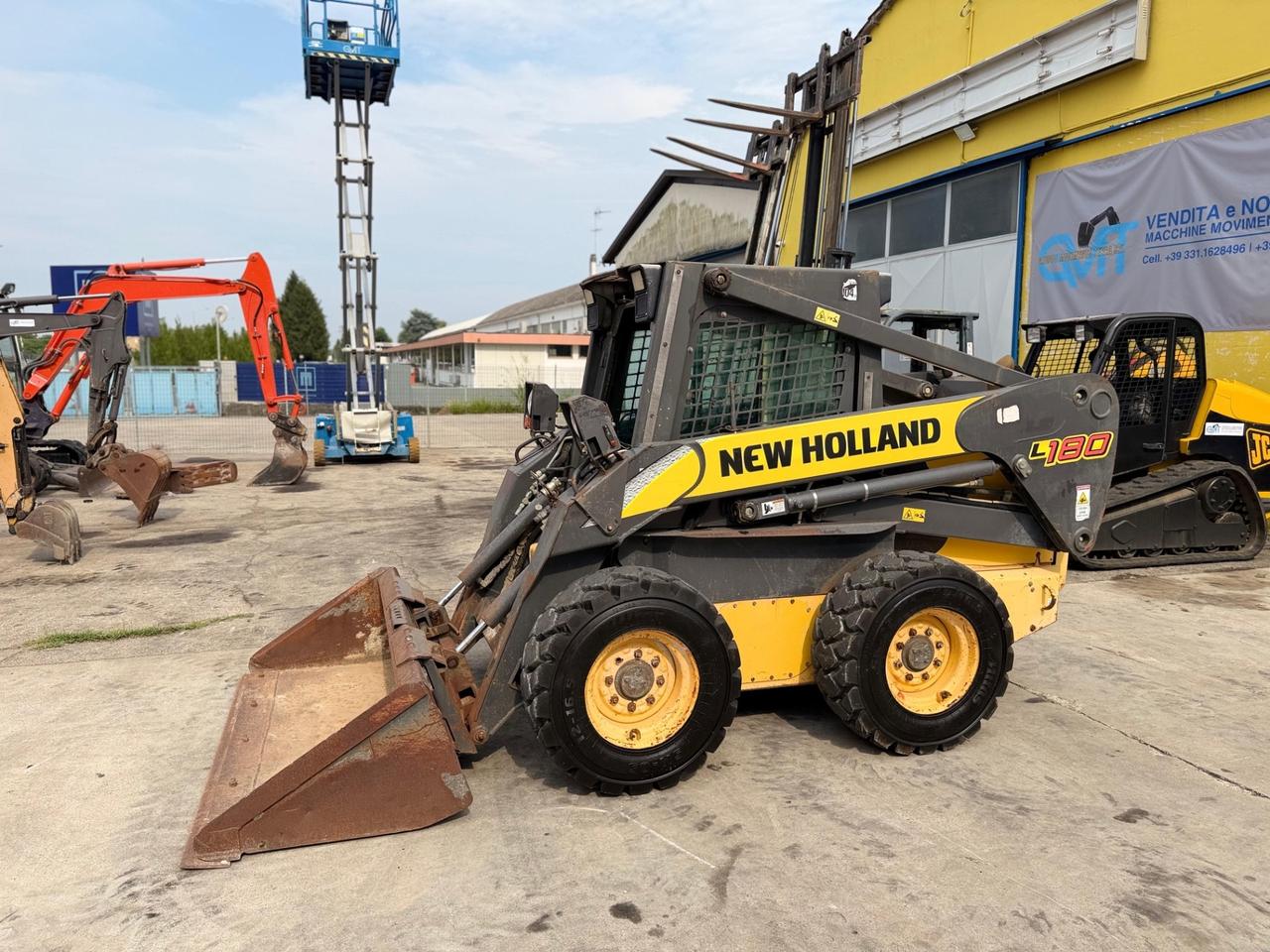 Mini pala gommata NEW HOLLAND LS180