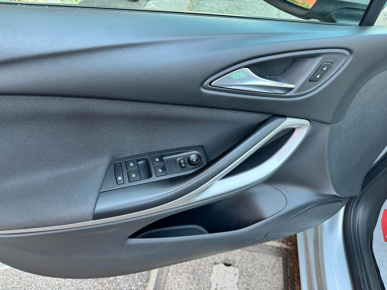 Opel Astra 1.2 Turbo 130 CV