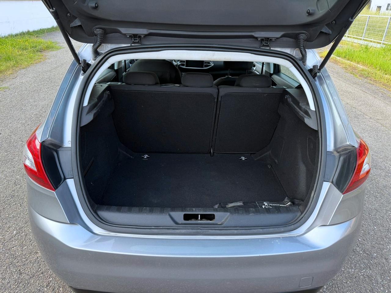 Peugeot 308 Berlina HDi 100 CV EURO 6B